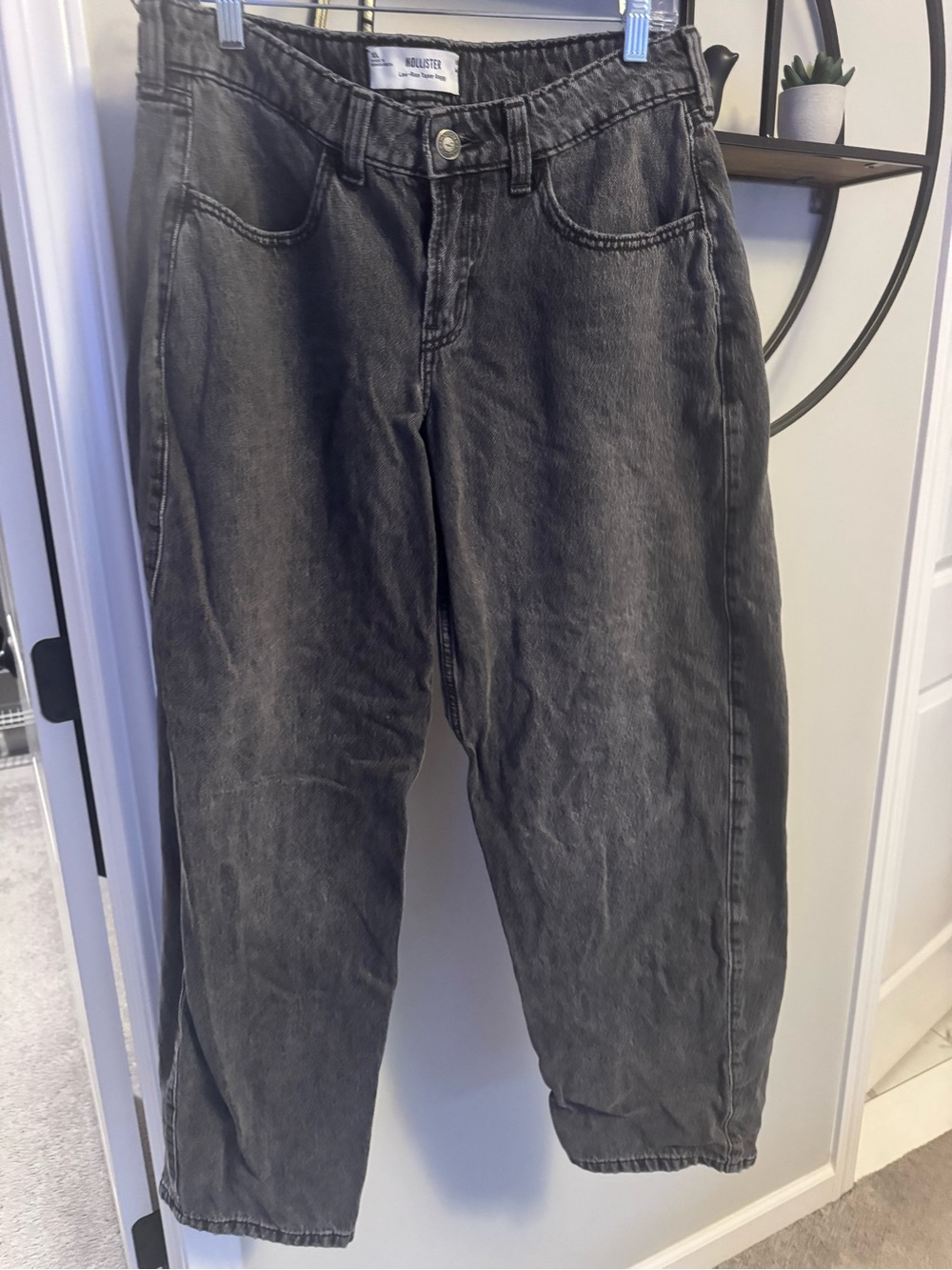 Hollister Women’s Black Gray Relaxed Jeans size 10, long